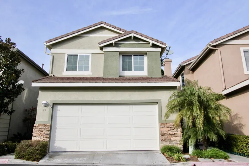 Cute buildings and green environment in The Pointe in Aliso, Viejo Carlifornia
