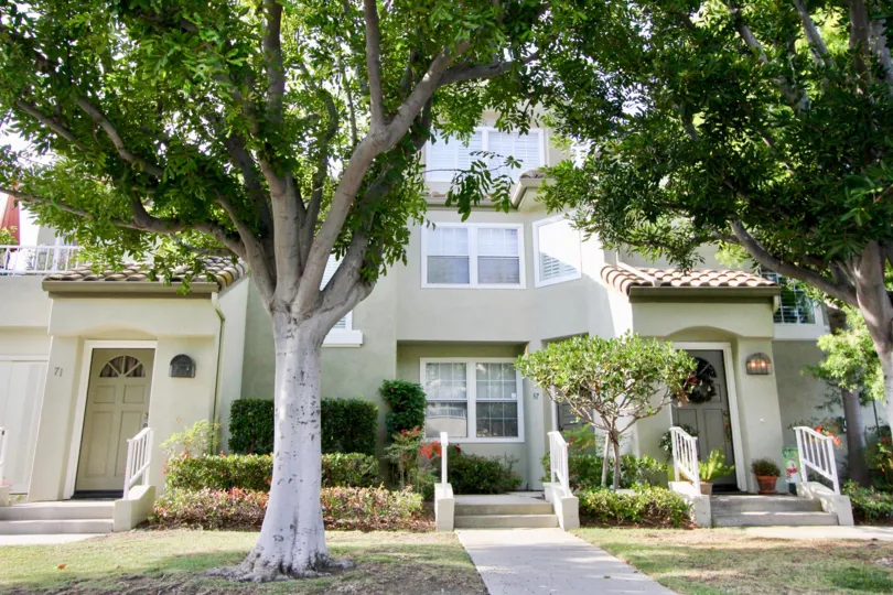 Townhomes with trees and bushes in the The Villas Community in Aliso Viejo, CA.