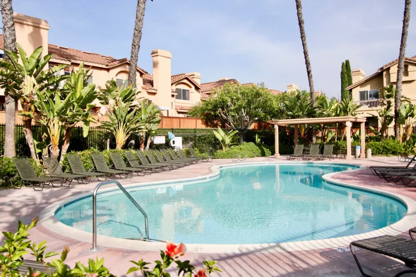 THE COTTAGE IN THE The Windwards WITH THE SWIMMING POOL, CHAIRS, BANANA TREES, PLANTS