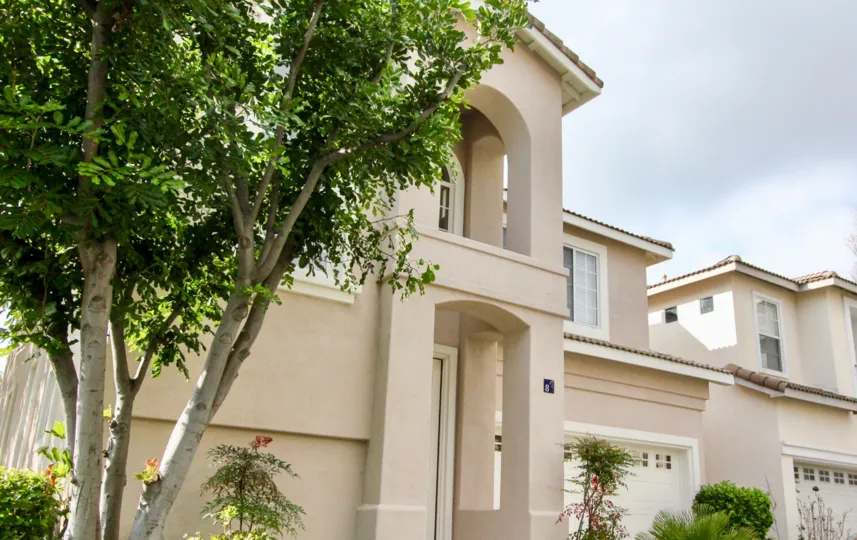 Wonderful modern family home located in the great community of Tivoli II