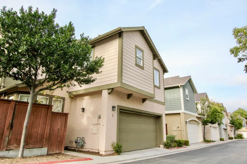 Lovely Twelve Picket Lane In Aliso Viejo California Country