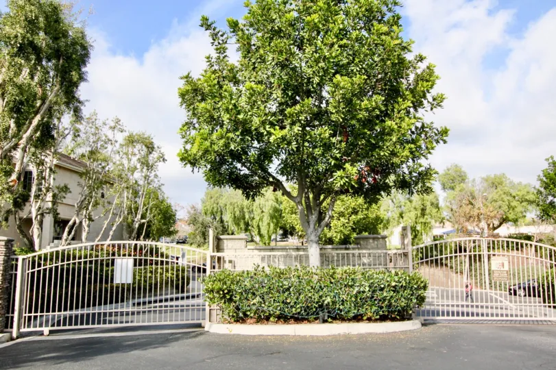 Beautiful afternoon near the gates of Victoria in Aliso Viejo, CA
