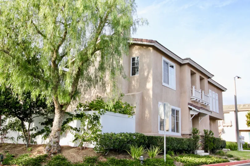 THE RESIDENCY IN THE VISTA HEIGHTS WITH THE PLANTS, TREES