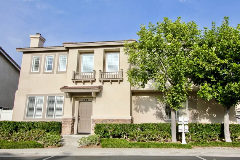 Beautiful view of the Vista Heights apartment community where families move for a safe, quiet community