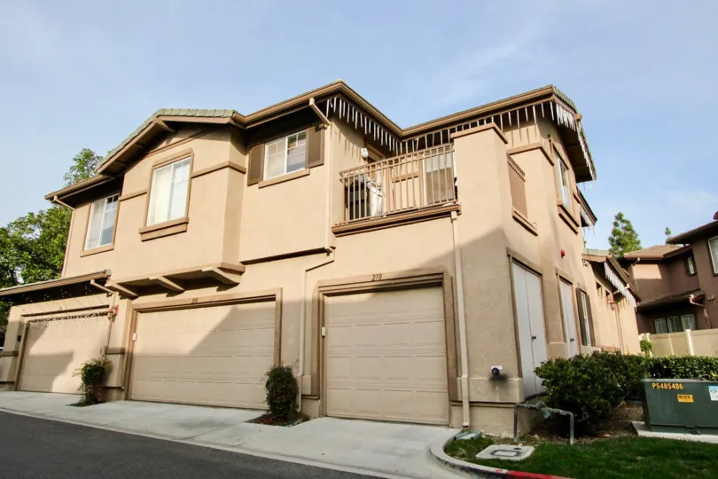 A block of charming, spacious Vistas Above Wood Canyon townhouses in Aliso Viejo, California