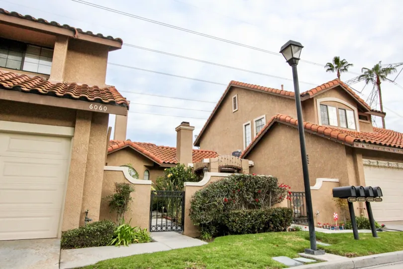 THE 6060 FLAT IN THE CAMINO GRANDE VILLAS WITH THE LIGHT, PLANTS, TREES