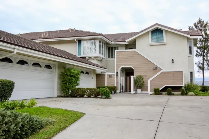 THIS VILLAS ARE LOCATED IN THE COMMUNITY OF CANYON POINTE THAT HAS THE SHED, NEARBY THE PLANTS AND TREES, AND ROADWAY