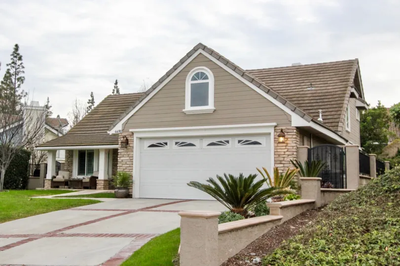 A cloudy day in Anaheim Hills with a beuatiful big house.