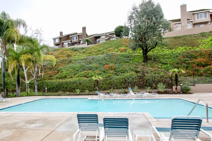 THE FLATS IN THE HORIZONS WITH THE SWIMMING POOL, PLANTS, TREES, CHAIRS
