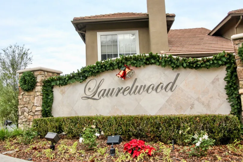 A southern California neighborhood title plaque decorated for Christmas