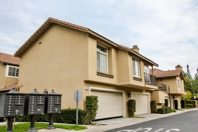 Laurelwood at Sycamore Canyon Building side view at Anaheim Hills
