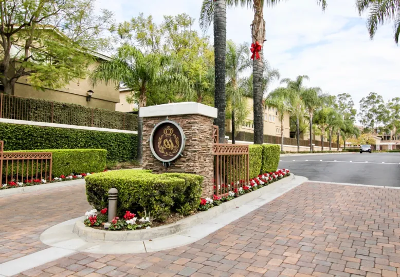 IN THE MONACO THE STREET IS LOKING GREENARY AROUND THE TREES IN ANAHEIM HILLS IN CALIFORNIA