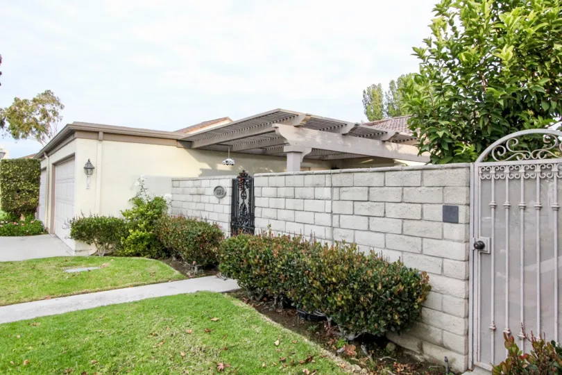 Rancho Yorba Home Hose with beauty wall and Green Park