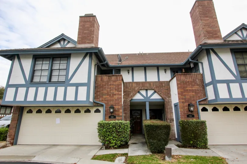 THIS IS FRONT VIEW OF THE HOUSE AND SHOWS THE PLANTS, LAWN, LAMPS ON EACH SIDE WHICH IS IN THE COMMUNITY OF RIMCREST VILLAS