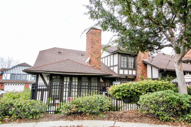 THE HOUSE IN THE RIMCREST VILLAS WITH THE TREES, PLANTS