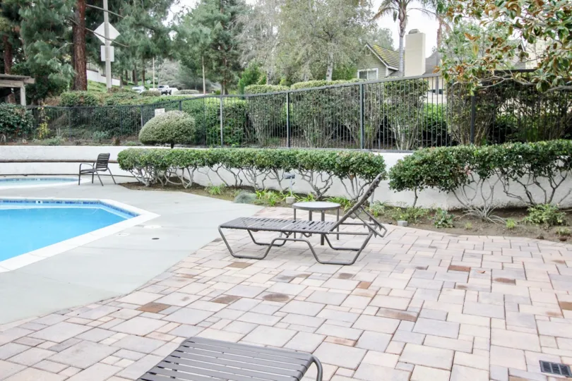 THE Royal Circle Village maintained complex with 2 pools and spas located in the heart of Anaheim Hills. Laurelwood is close to shops, restaurants, schools, and freeways. Walk to Sycamore Park.