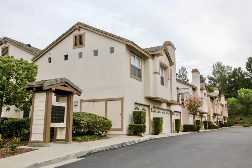 THIS FLATS ARE LOCATED IN THE CITY OF ANAHEIM HILLS WHICH HAS THE ROAD WAY, LOT OF PLANTS, AND THE TREES