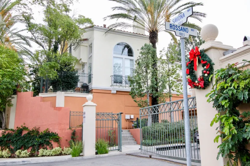 Summit Renaissance offers the appeal of European designed villas. This community of 161 units was built in 1994 by Pacific Community Builders. It’s a gated community located just below Viewpointe condos and just above the million dollar guard gated commun
