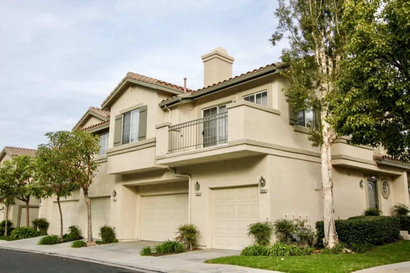 About the Community of Viewpointe North Viewpointe North is a gated community of 356 units and was built in 1993 by Presley Homes. It’s located near the top of Serrano and is often mistaken as part ofMonacobecause they sit so closely together. Viewpointe 