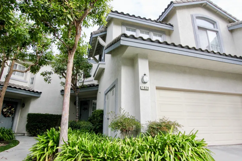 Viewpointe North Building with beauty location at Anaheim Hills City