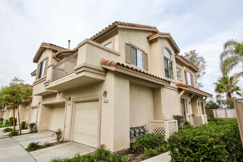 THE HOUSE IN THE VIEWPOINTE NORTH WITH THE SHUTTERS, PLANTS, TREES