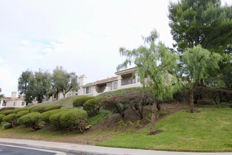 Viewpointe North is a gated community of 356 units and was built in 1993 by Presley Homes. It’s located near the top of Serrano and is often mistaken as part ofMonacobecause they sit so closely together. Viewpointe North boasts two community pools, and se