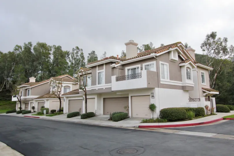 A Cloudy day near villa with tree and roadpoint of Viewpointe of Anaheim Hills