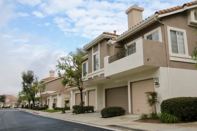 Viewpointe Building place having beauty park at Anaheim Hills City