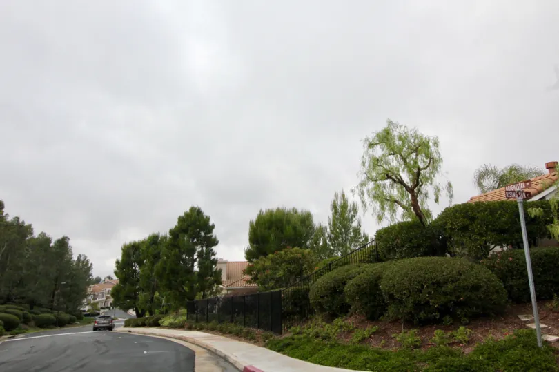 The resort style amenities include two pools, five hot tubs, a clubhouse and barbecue. It's also close to freeways and the Anaheim Hills Golf Course The individual townhomes at Viewpointe 2-3 bedroom floor. U-shaped kitchens that are open to dining nooks 