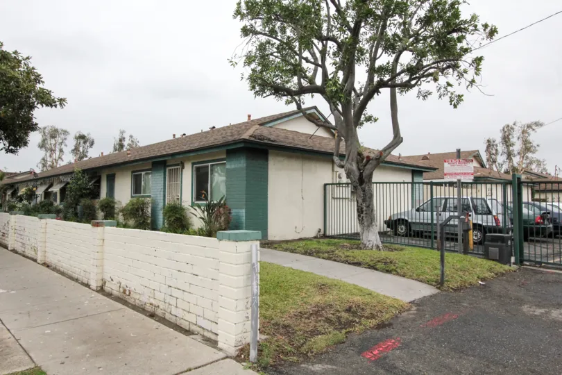 Single-story apartment building and parking lot at 1152 North West Anaheim
