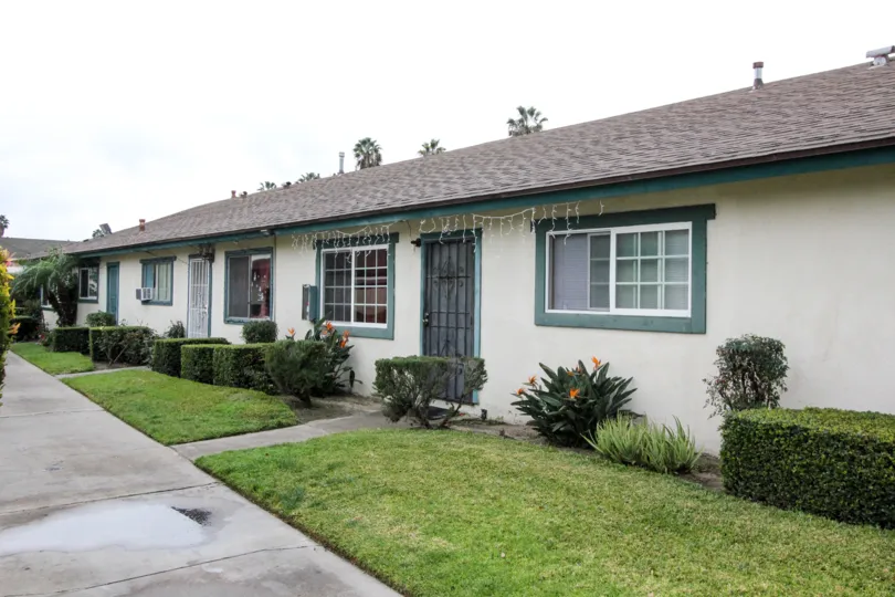 duplex style homes with iron screen doors, christmas lights and neatly trimmed lawns located at 1152 North West