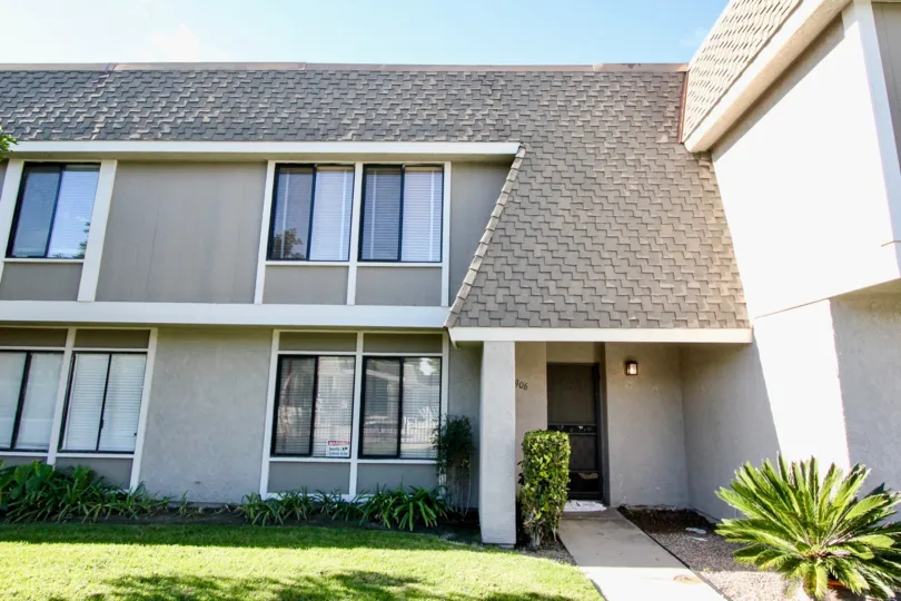 Broadmoor Arms House Building Location With Beauty at Anaheim City