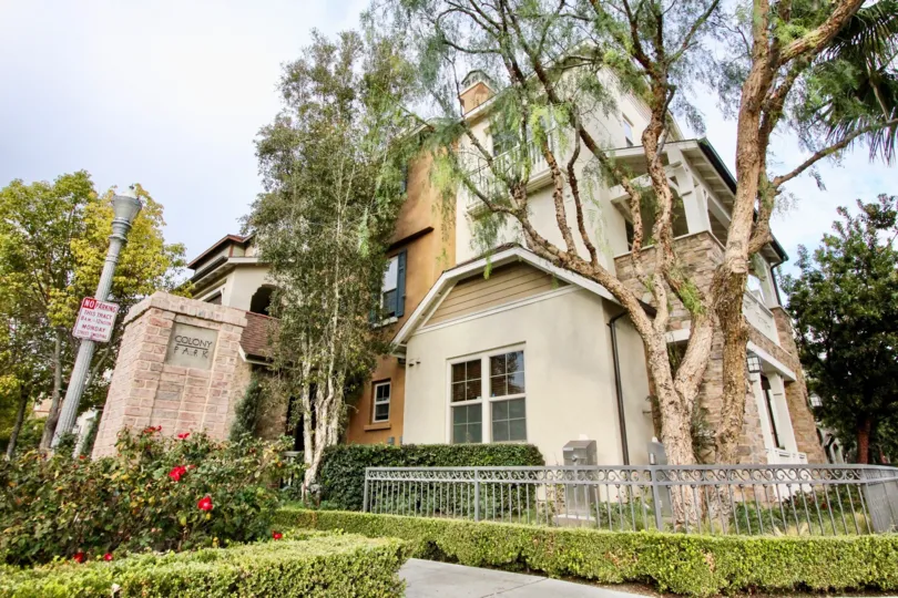 THIS IMAGE REPRESENTS THE HOUSE WITH LOT OF PLANTS WITH FLOWERS, TREES ARE IN COLONY PARK