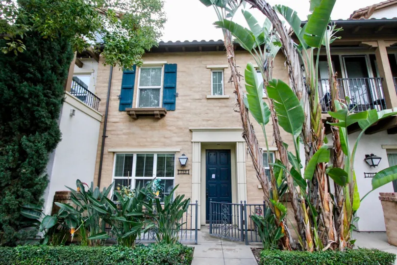 Colony Park Location With Beautiful Green Park at Anaheim City