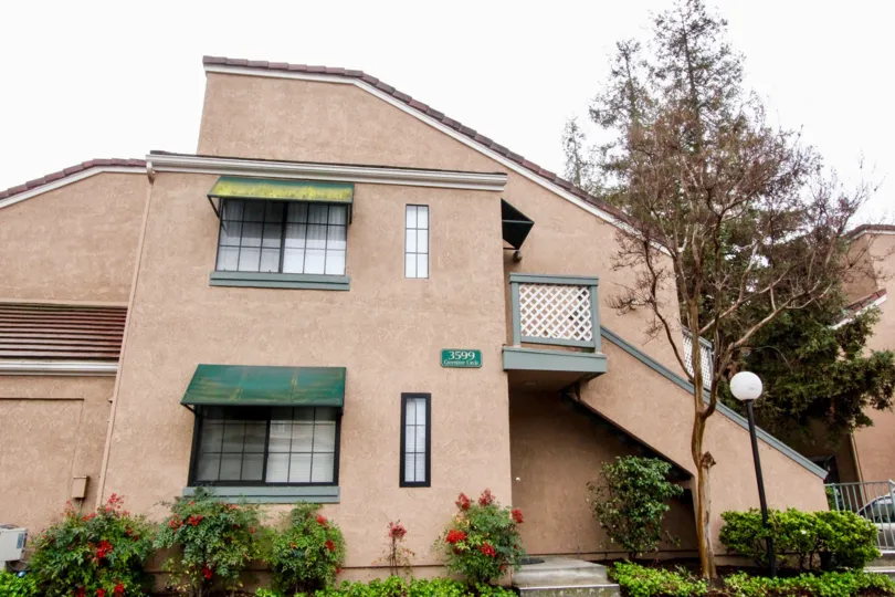 THE 3599 APARTMENT IN THE EVERGREEN VILLAGE WITH THE FLOWER PLANTS, BULP