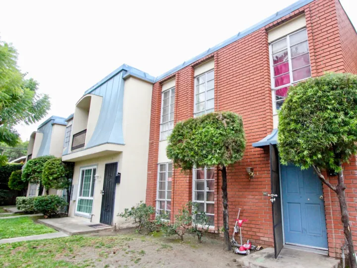 Compact row houses with a garden space in front inside the Gramercy park community