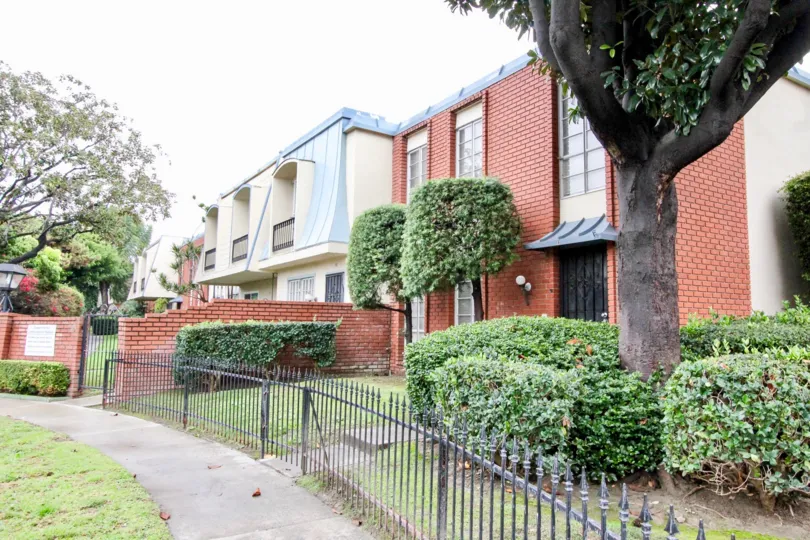 Villa having trees and lawn in Gramercy Park of Anaheim