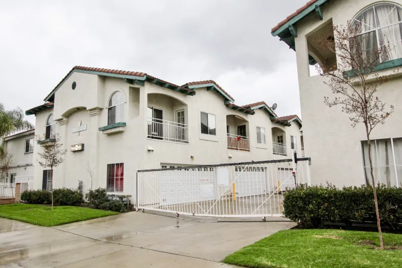 THE APARTMENT WHICH IS LOCATED IN ANAHEIM CITY, WHICH HAVE BEAUTIFUL LAWN, PLANTS ON THE FRONT