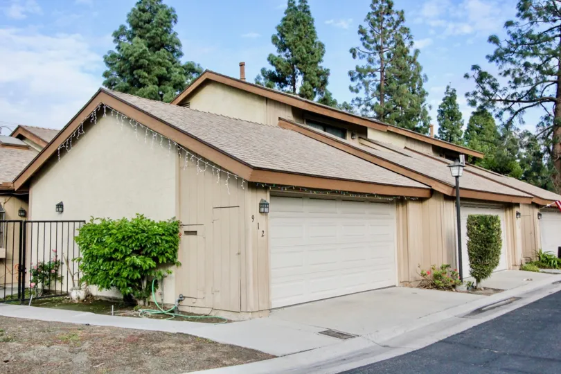 A house at the corner with sloped roof inside Laurelwood village community