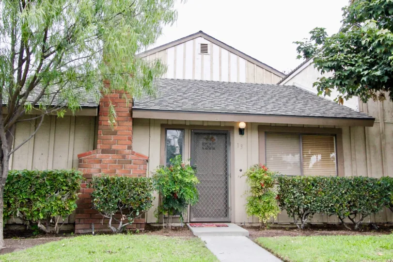 Gorgerous apartment community in Pepperwood Village Anaheim, California