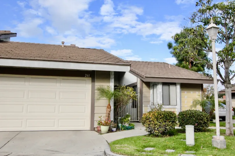 THE 261 FLAT IN THE PONDEROSA MEADOWS WITH THE SHUTTER, GRASS, PLANTS, TREES