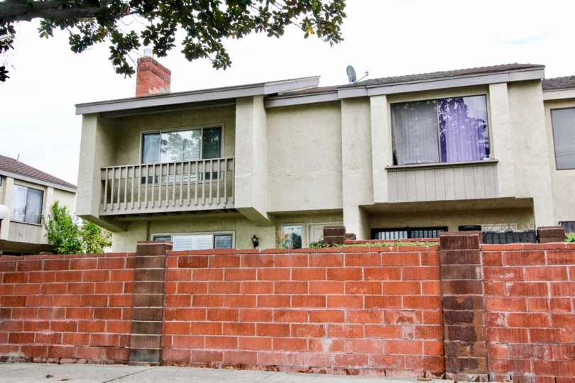 ON EOF THE HOUSE IN THE COMMUNITY OF SHERWOOD VILLAGE