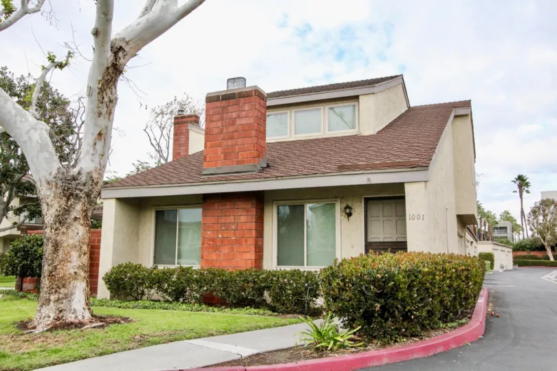Decent looking Villa with lawn and garden in Sherwood Village of Anaheim