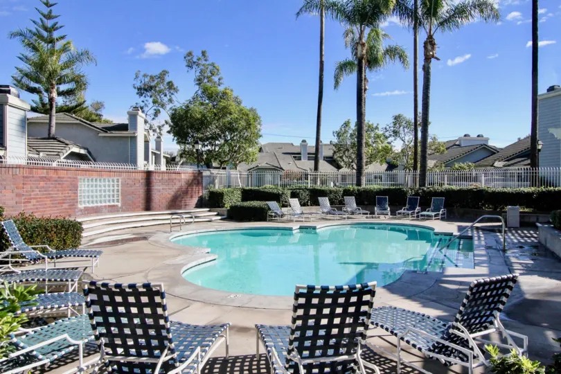 THE HOUSE IN THE STANFORD COURT WITH THE SWIMMING POOL, CHAIRS, PLANTS, TREES