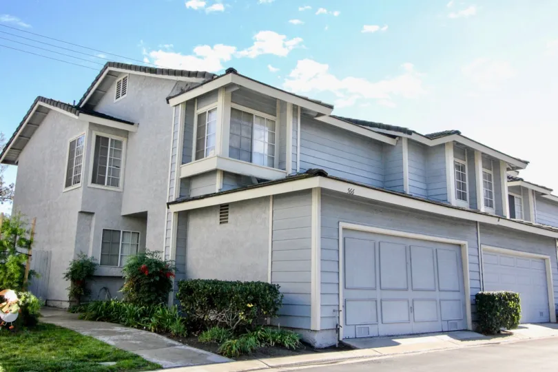 A beautiful home in stanford court with plants and clean street road