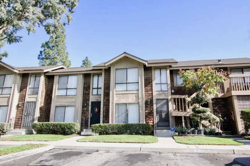 A clear day at the Sutter Creek Townhomes in Anheim, California