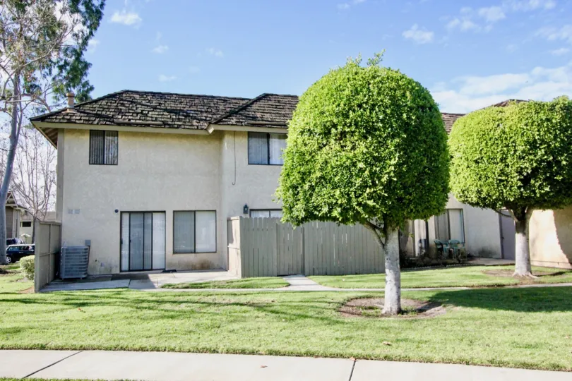 Back side view of yard and lanai areas of the Sutter Creek Townhomes found in Anaheim, California.