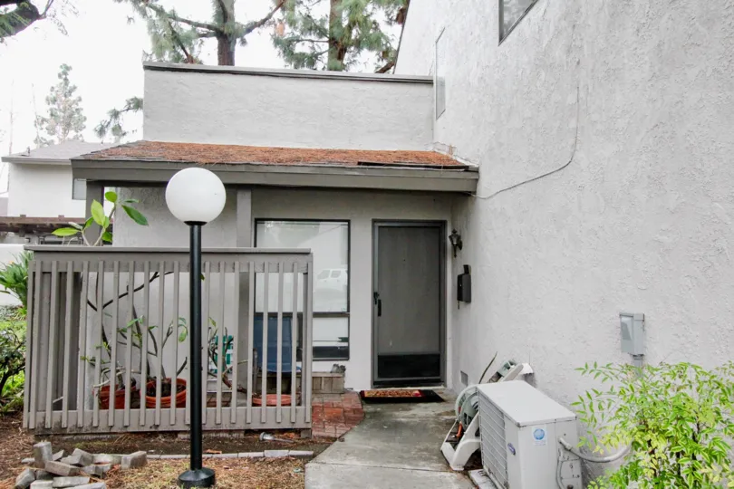 Excellent entrance view of Villa with street lamps in Villa Frontera of Anaheim