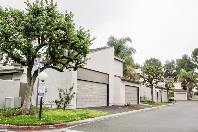 A pretty afternoon in community of Villa Fronters Anaheim Califorina