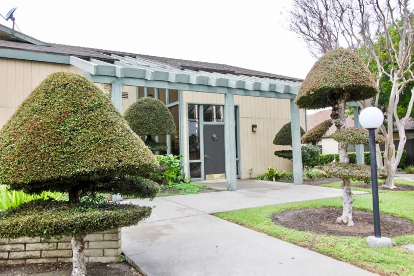 THIS IMAGE SHOWS ENTRANCE WAY, LIGHT LAMP, LAWN, SMALL PLANTS, TREES, DISH IN ANAHEIM CITY